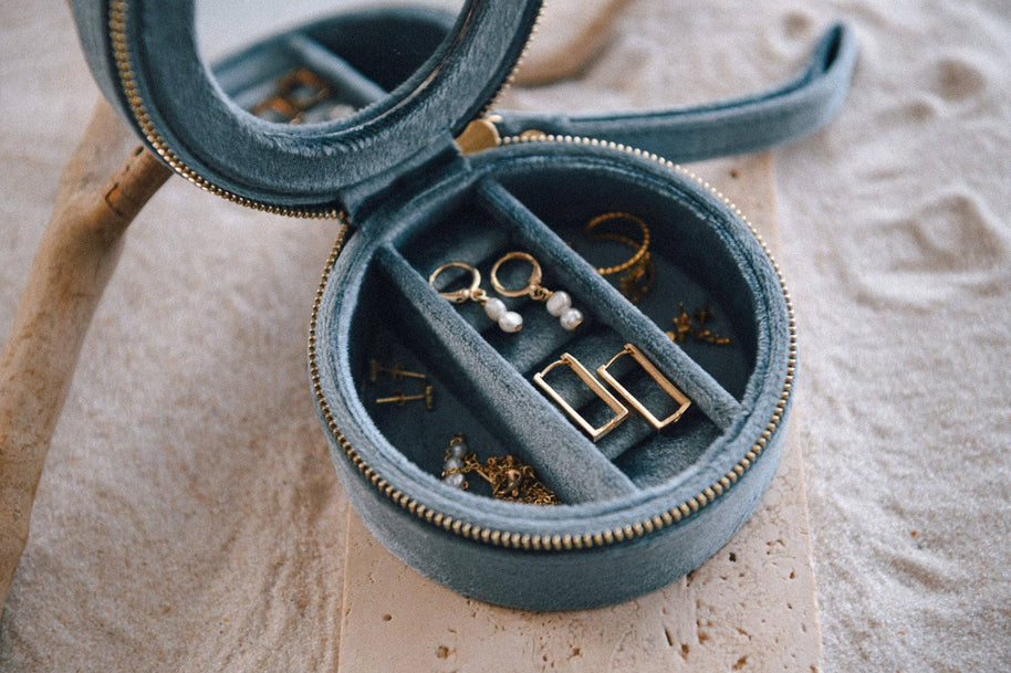 Velvet Jewelry Travel Case – Organizer for Necklaces, Rings & More: Stone