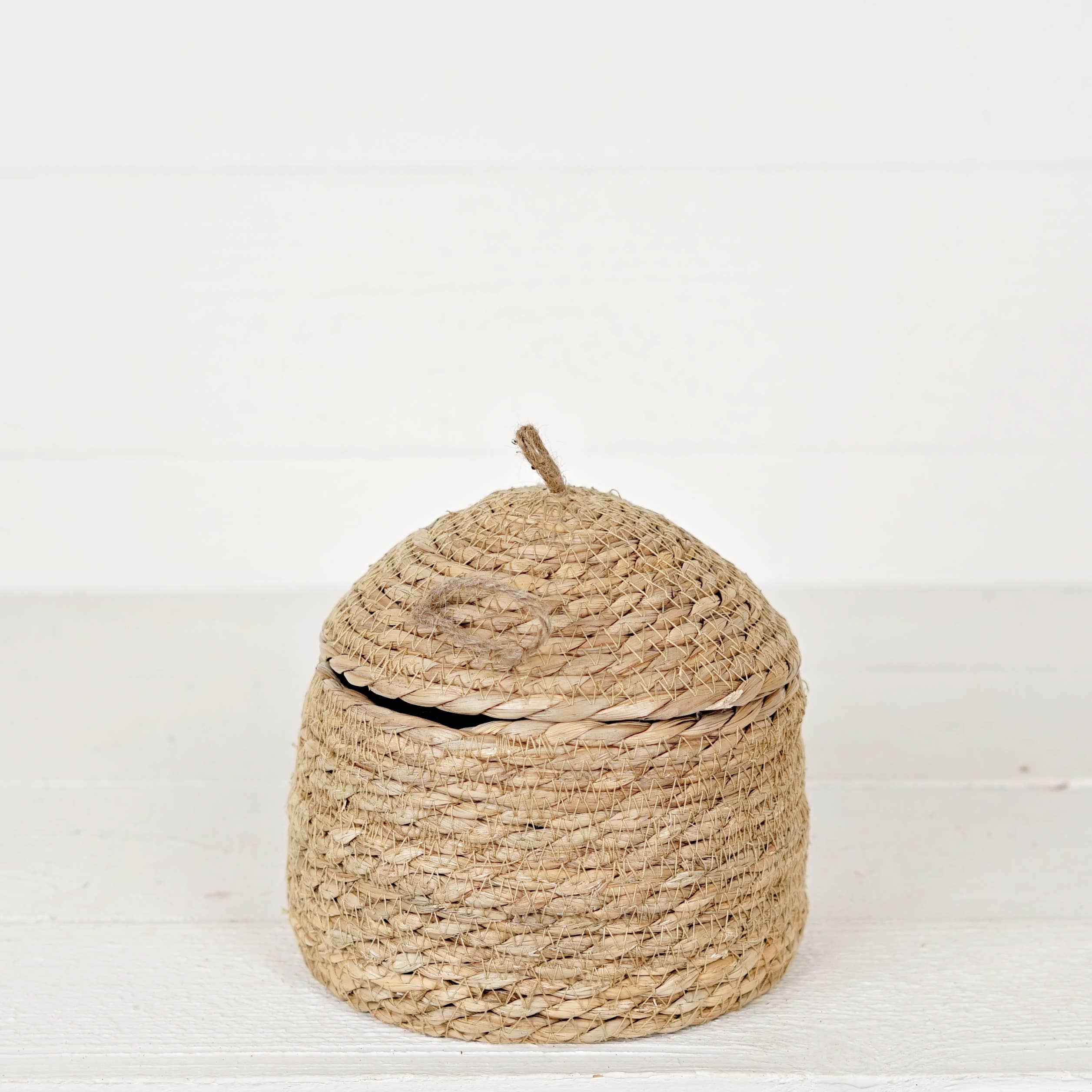 Silo Shape Basket of Cattail Leaves with Lid-7Hx7.5D