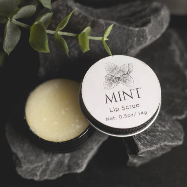 All-Natural Exfoliating Lip Scrub: Almond